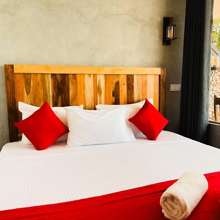 Coral Beach Hotel Mirissa Bagian luar foto