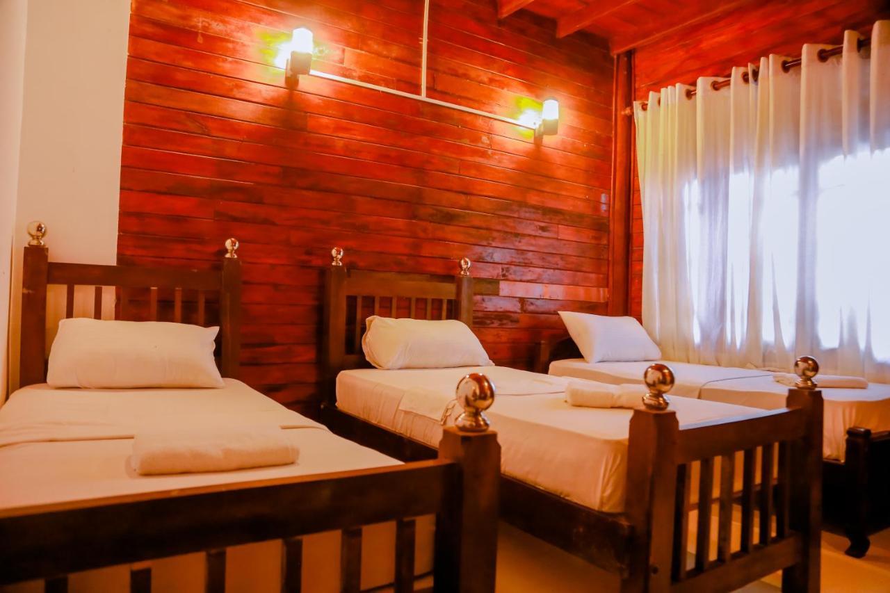 Coral Beach Hotel Mirissa Bagian luar foto