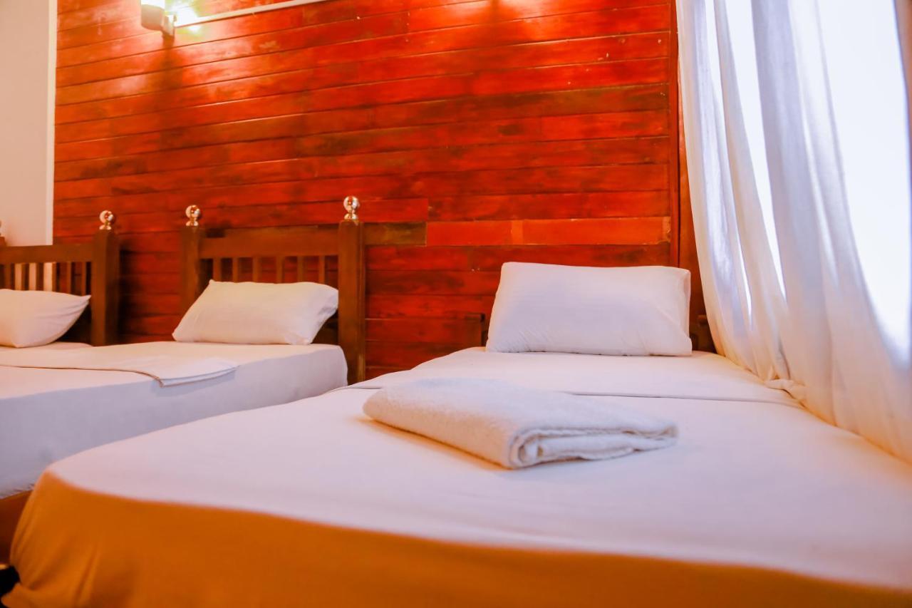 Coral Beach Hotel Mirissa Bagian luar foto