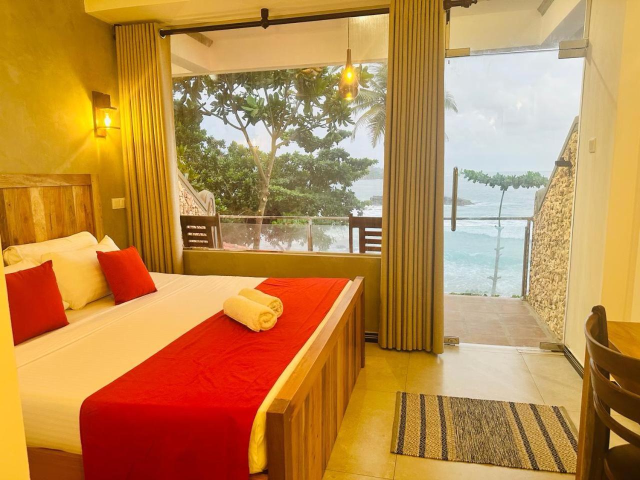Coral Beach Hotel Mirissa Bagian luar foto