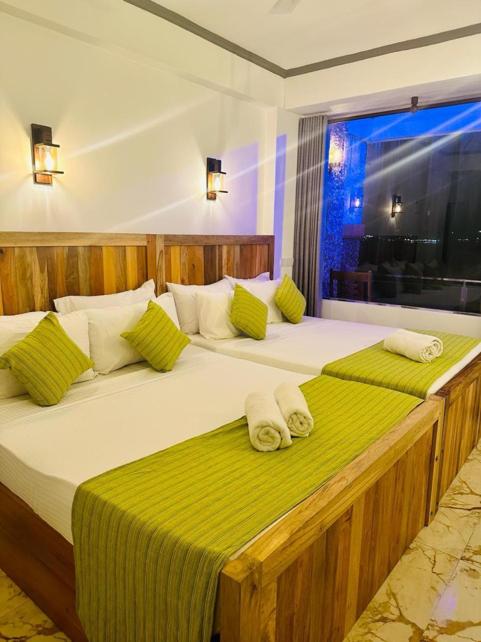 Coral Beach Hotel Mirissa Bagian luar foto