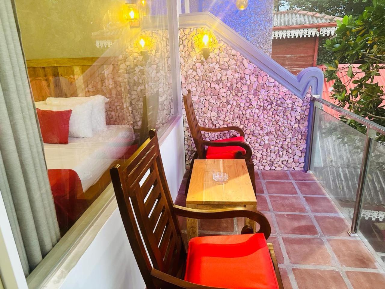 Coral Beach Hotel Mirissa Bagian luar foto
