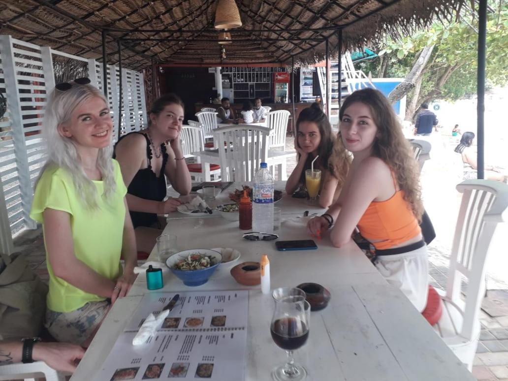 Coral Beach Hotel Mirissa Bagian luar foto