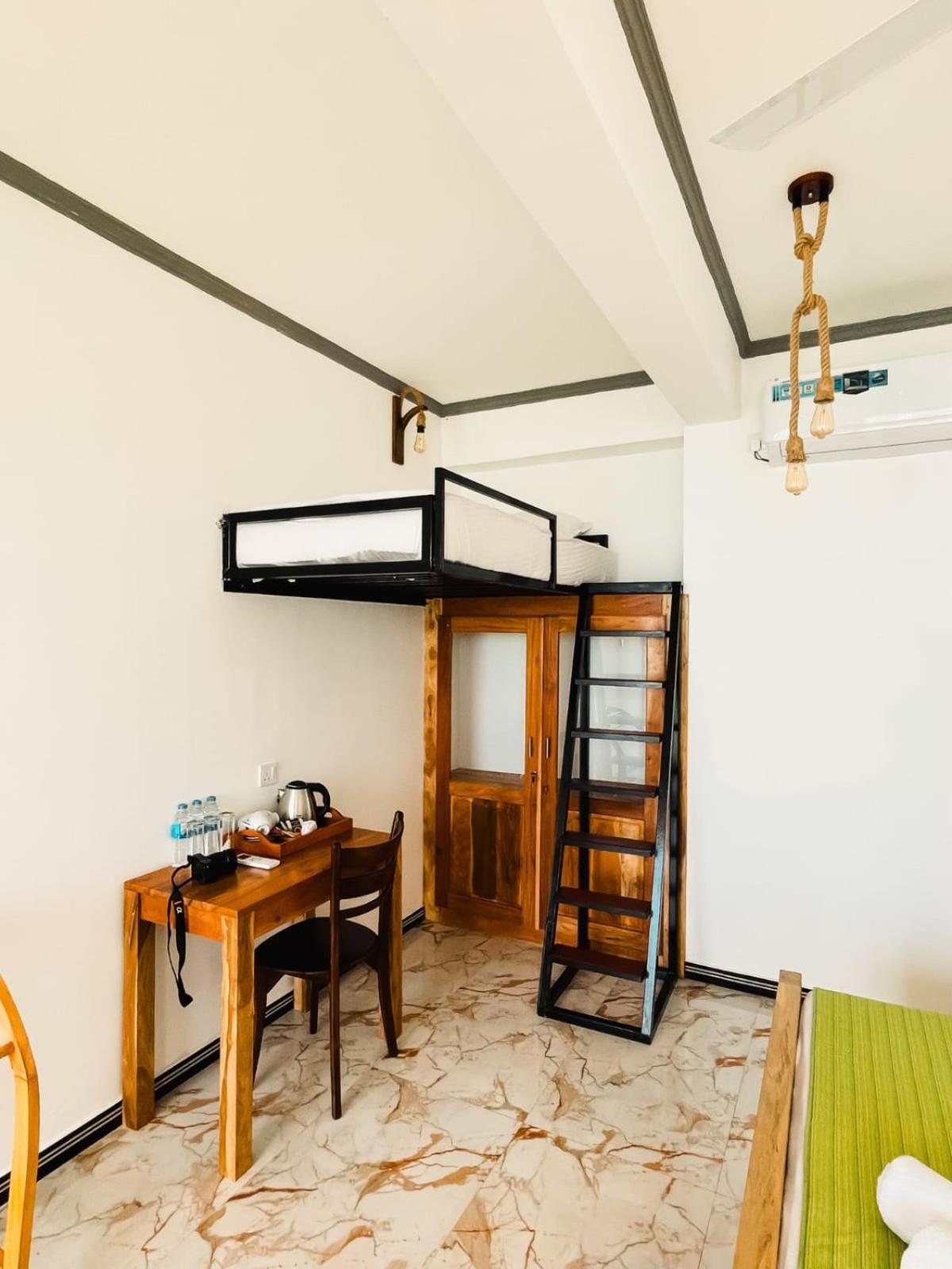 Coral Beach Hotel Mirissa Bagian luar foto