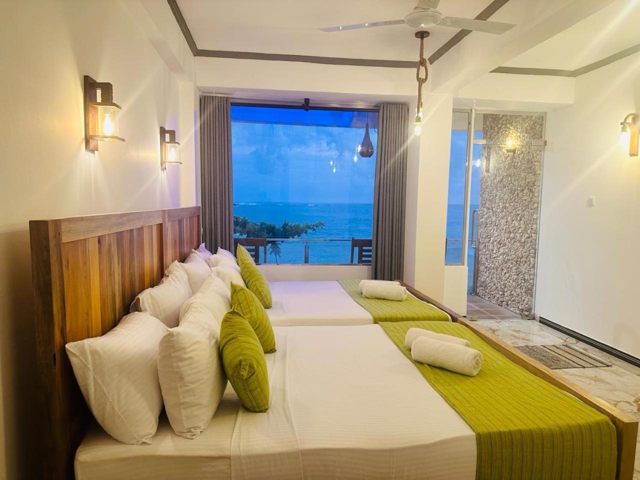 Coral Beach Hotel Mirissa Bagian luar foto
