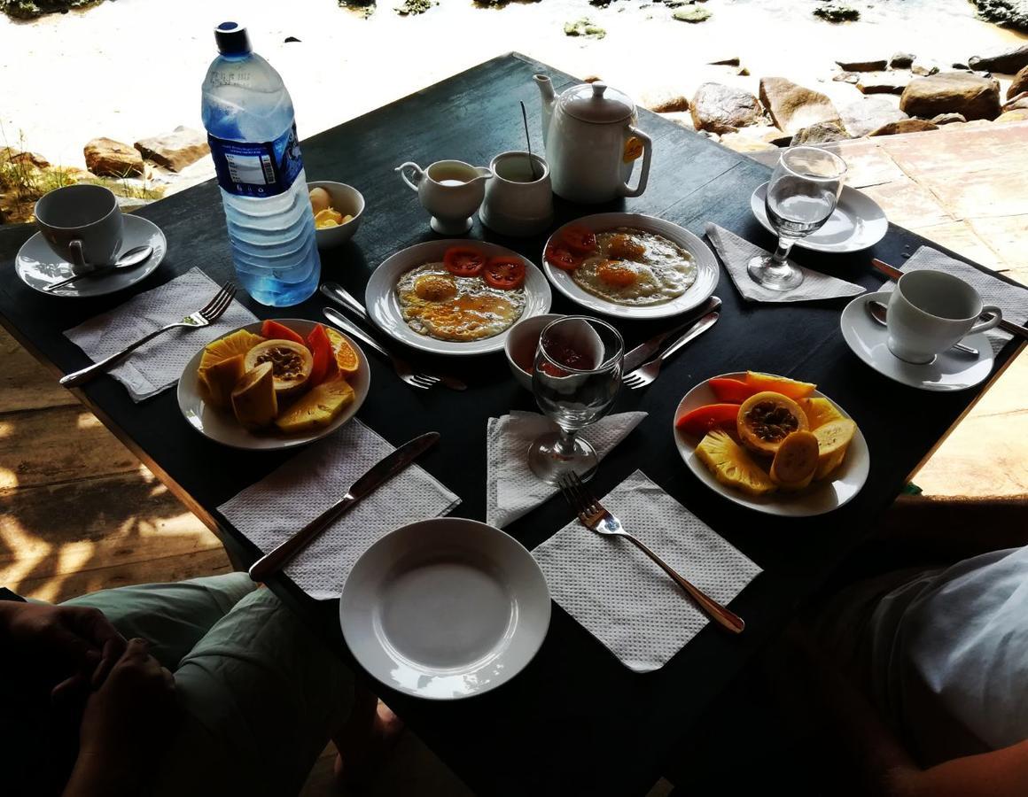 Coral Beach Hotel Mirissa Bagian luar foto