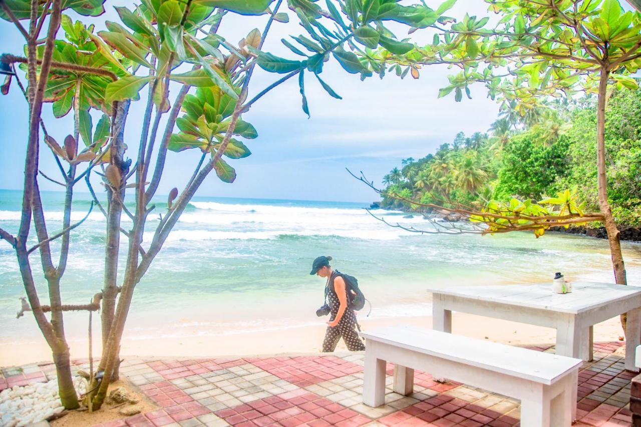 Coral Beach Hotel Mirissa Bagian luar foto
