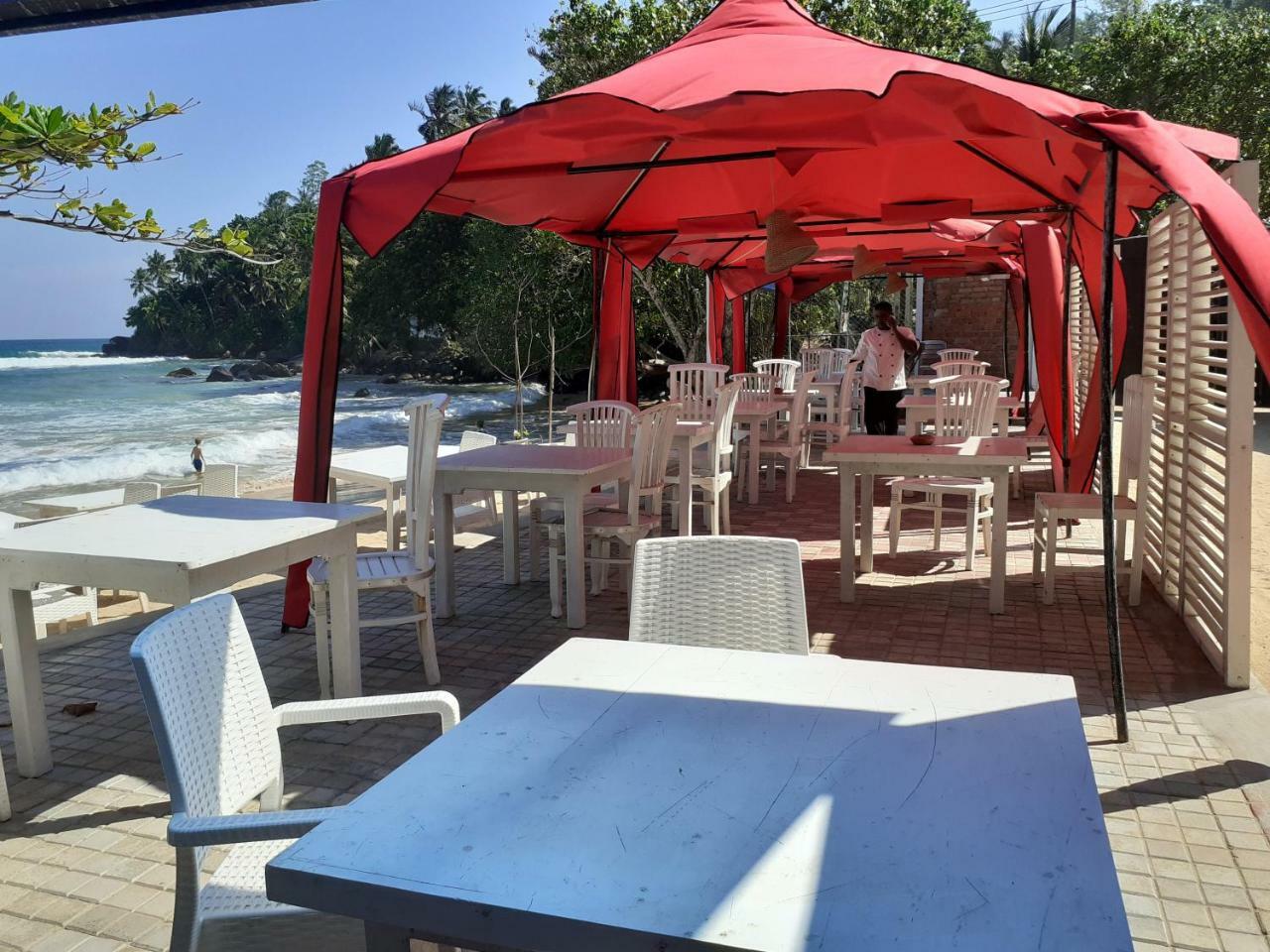 Coral Beach Hotel Mirissa Bagian luar foto