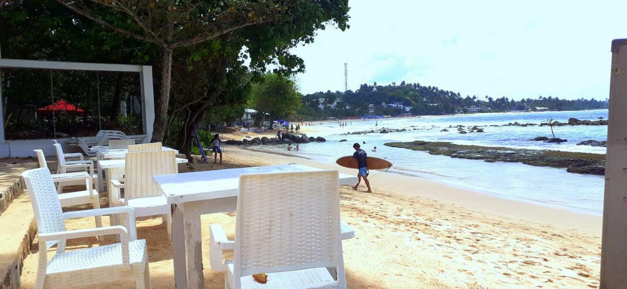 Coral Beach Hotel Mirissa Bagian luar foto