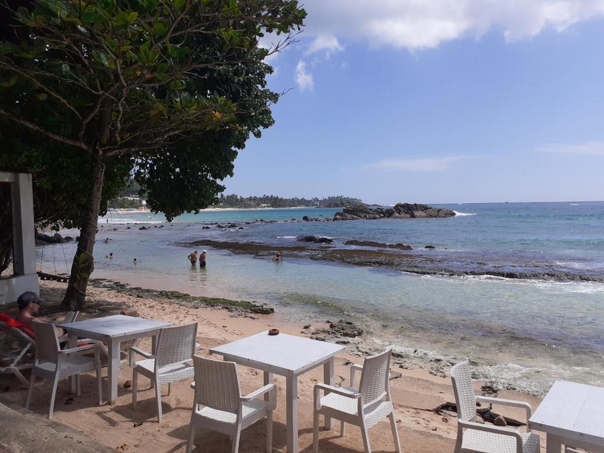 Coral Beach Hotel Mirissa Bagian luar foto