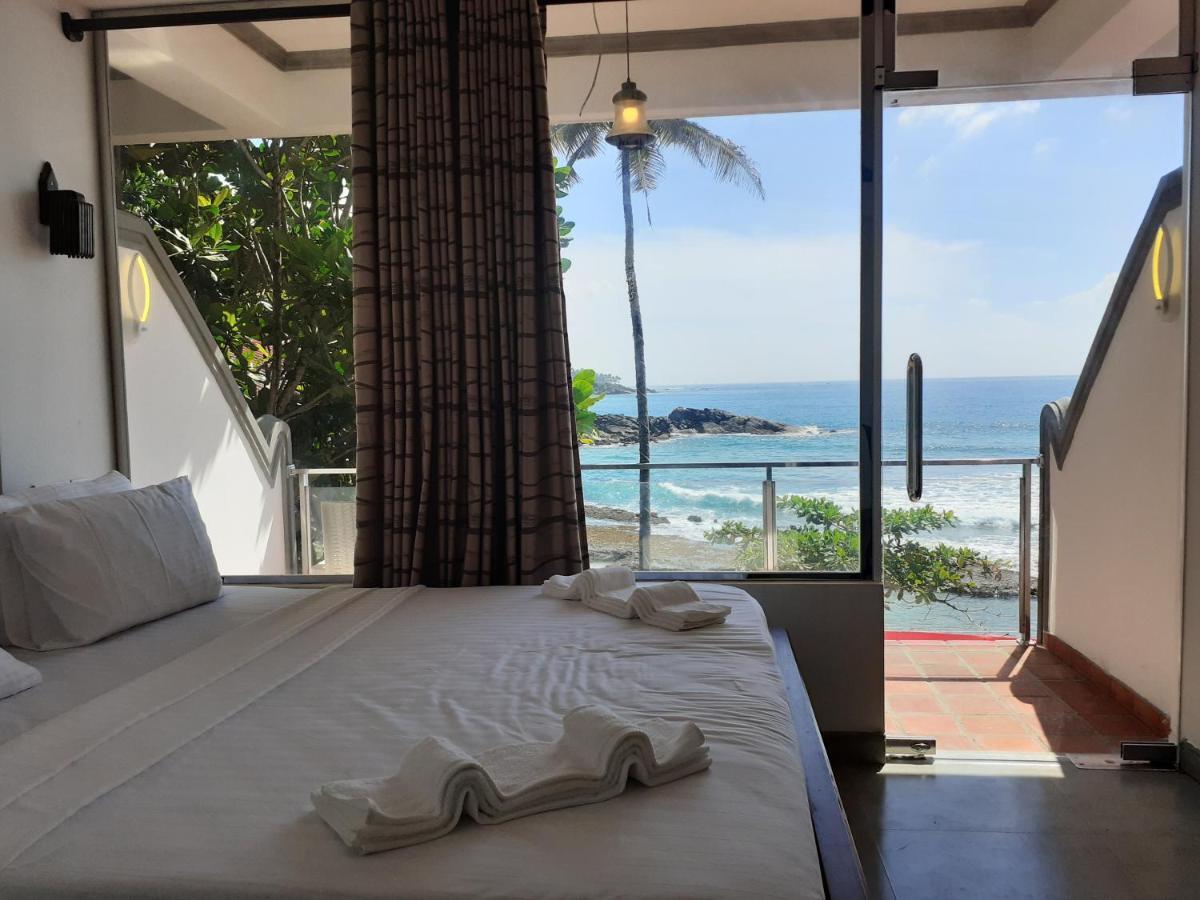 Coral Beach Hotel Mirissa Bagian luar foto